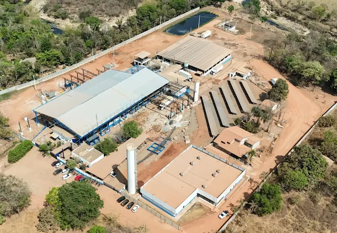 Vista aérea da planta industrial